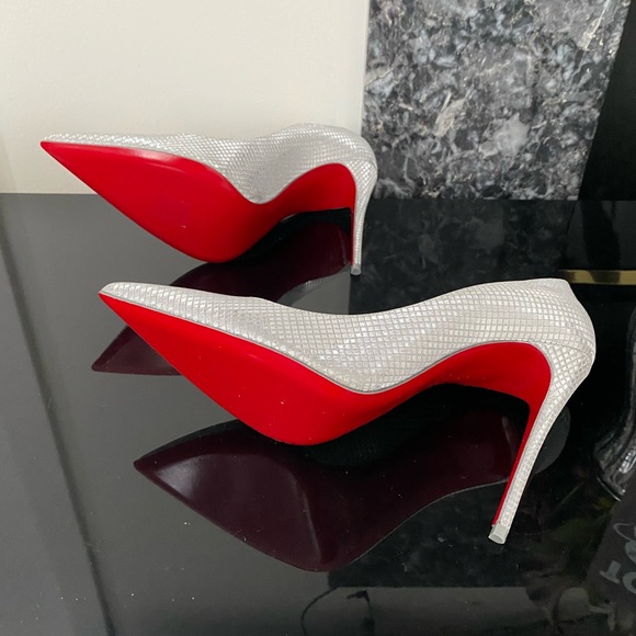 Great pair of heels - never been worn! - Picture 3 of 3